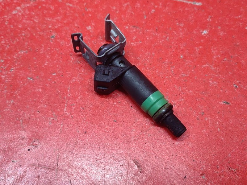 Форсунка Ford Focus CB4 SHDA 2010 (б/у) Форсунка Ford Focus CB4 SHDA 2010 (б/у)