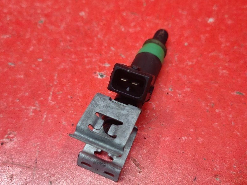 Форсунка Ford Focus CB4 SHDA 2010 (б/у) Форсунка Ford Focus CB4 SHDA 2010 (б/у)