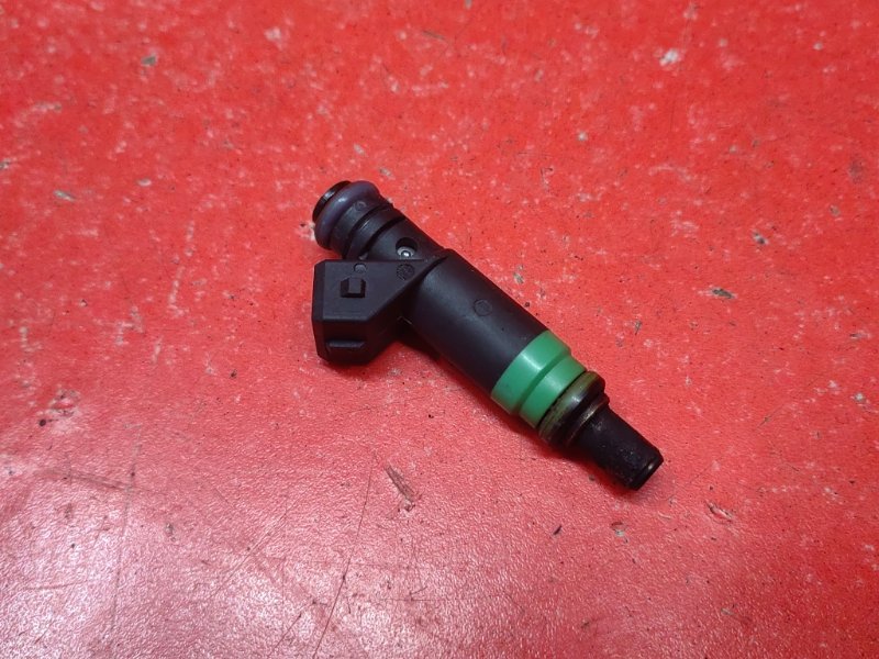 Форсунка Ford Focus CB4 SHDA 2010 (б/у) Форсунка Ford Focus CB4 SHDA 2010 (б/у)