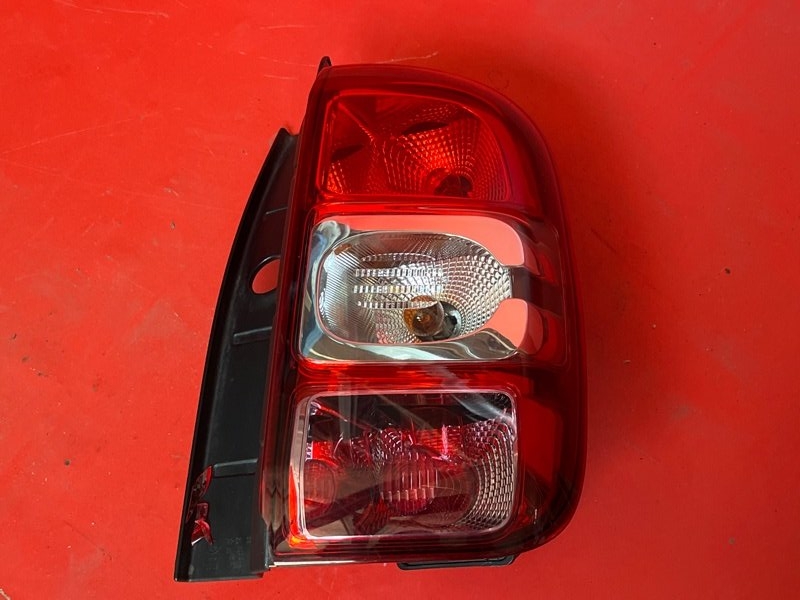 Фонарь Renault Duster HSM H4M 2016 задний правый (б/у)