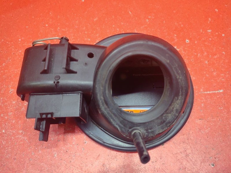 Лючок топливного бака Ford Focus CB4 SHDA 2010 (б/у) Лючок топливного бака Ford Focus CB4 SHDA 2010 (б/у)