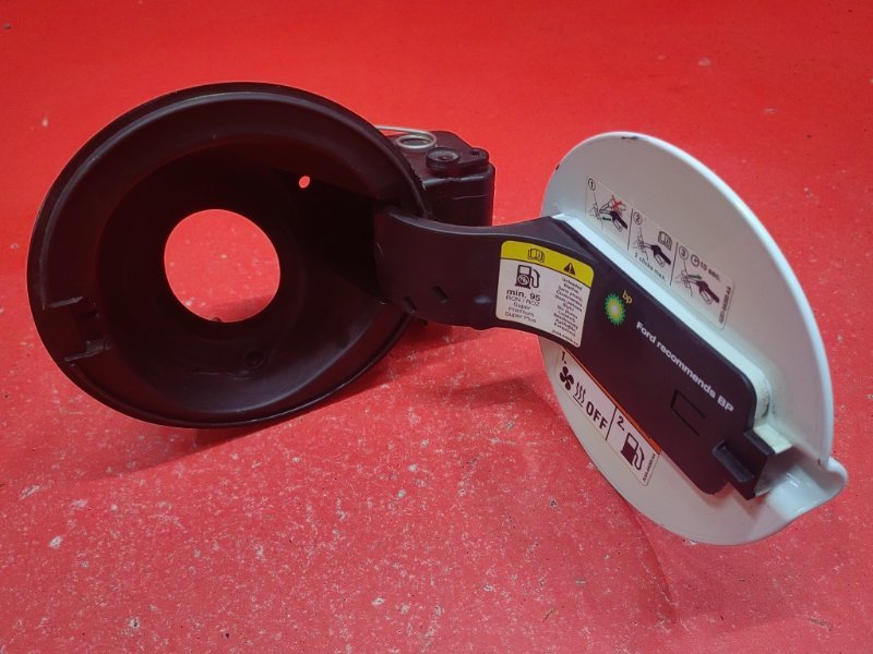 Лючок топливного бака Ford Focus CB4 SHDA 2010 (б/у) Лючок топливного бака Ford Focus CB4 SHDA 2010 (б/у)