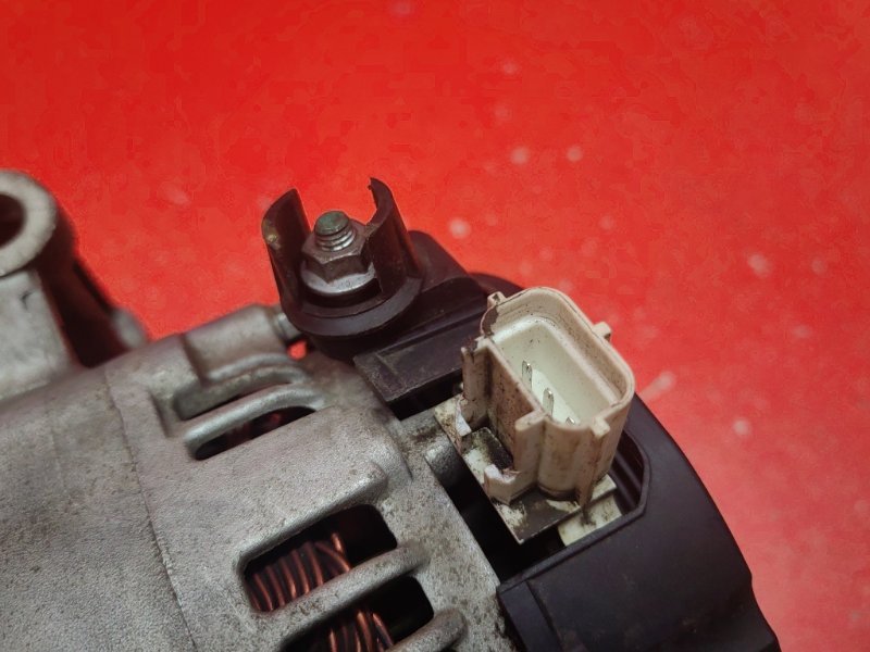 Генератор Ford Focus CB4 SHDA 2010 (б/у) Генератор Ford Focus CB4 SHDA 2010 (б/у)