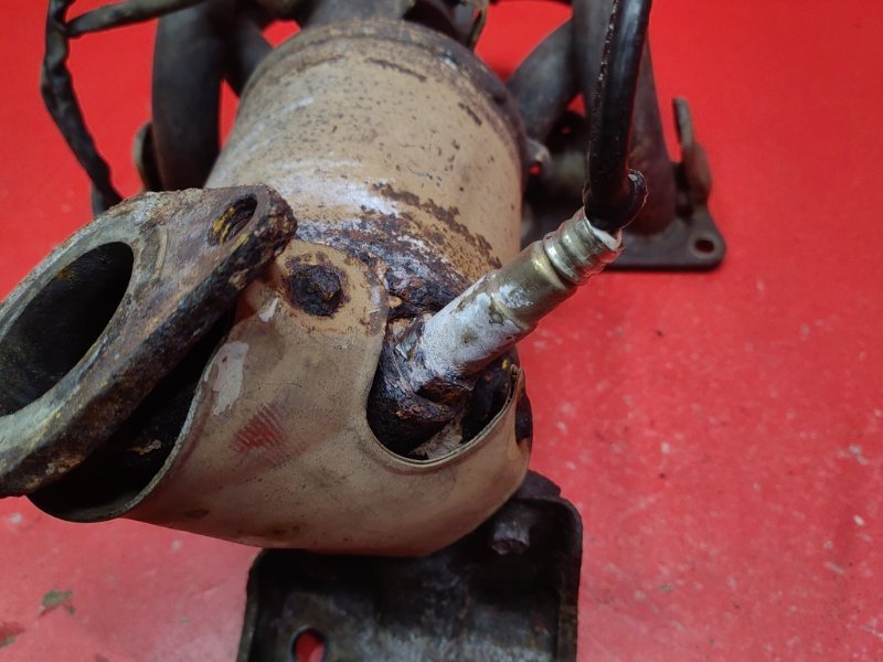 Коллектор выпускной Kia Ceed ED G4FC 2008 (б/у) Коллектор выпускной Kia Ceed ED G4FC 2008 (б/у)