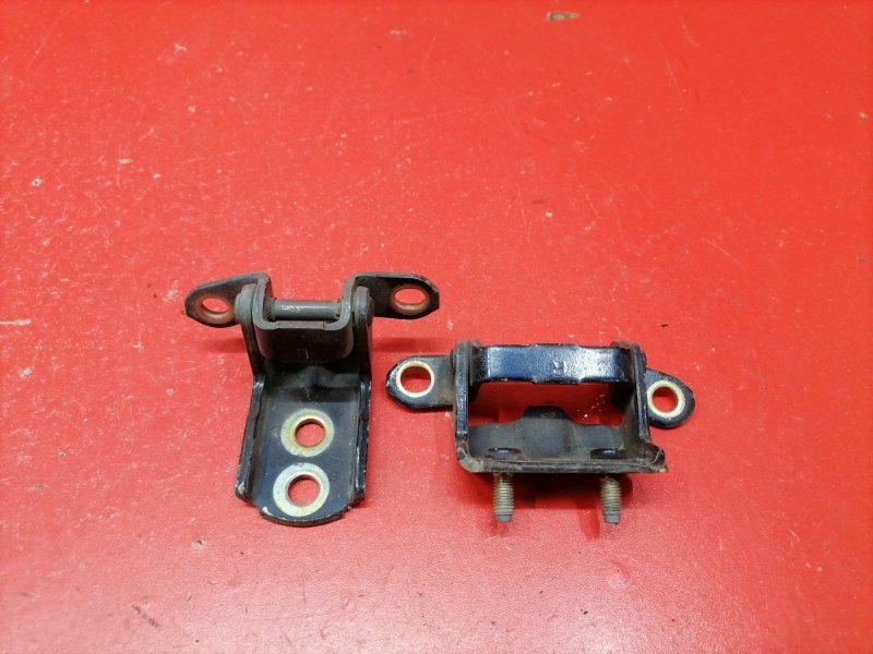 Петля двери Nissan Cefiro A33 VQ20DE 1998 задняя правая (б/у) Петля двери Nissan Cefiro A33 VQ20DE 1998 задняя правая (б/у)