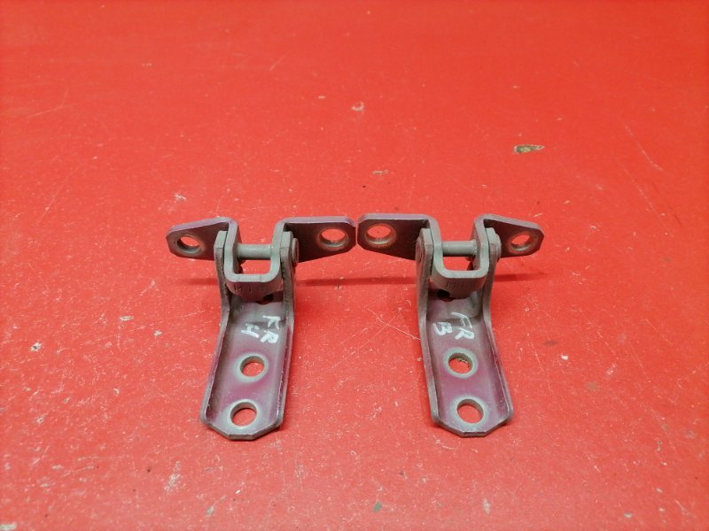 Петля двери Mitsubishi ASX GA1W 4A92 2012 передняя (б/у) Петля двери Mitsubishi ASX GA1W 4A92 2012 передняя (б/у)