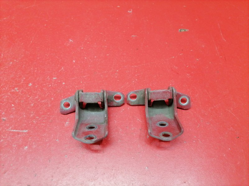 Петля двери Mazda Mazda3 BK Z6 2008 передняя правая (б/у) Петля двери Mazda Mazda3 BK Z6 2008 передняя правая (б/у)