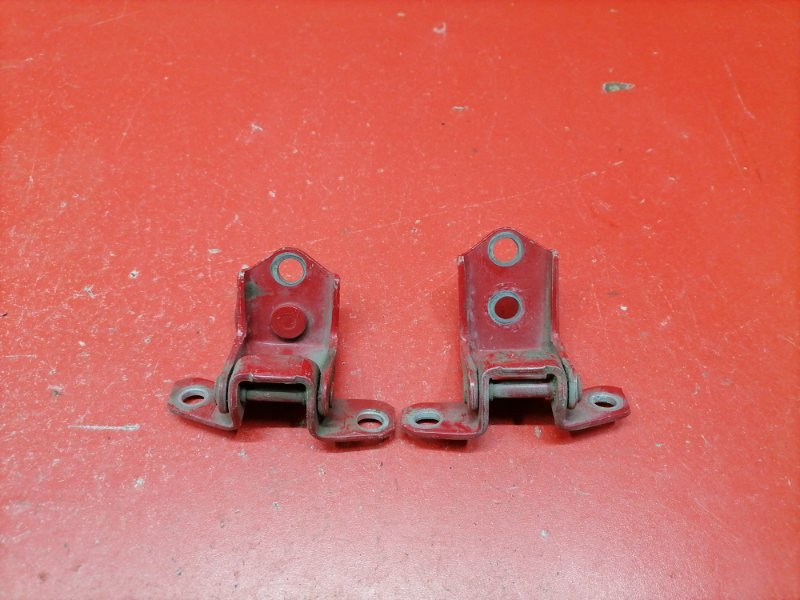 Петля двери Mazda Mazda3 BK Z6 2008 задняя правая (б/у) Петля двери Mazda Mazda3 BK Z6 2008 задняя правая (б/у)