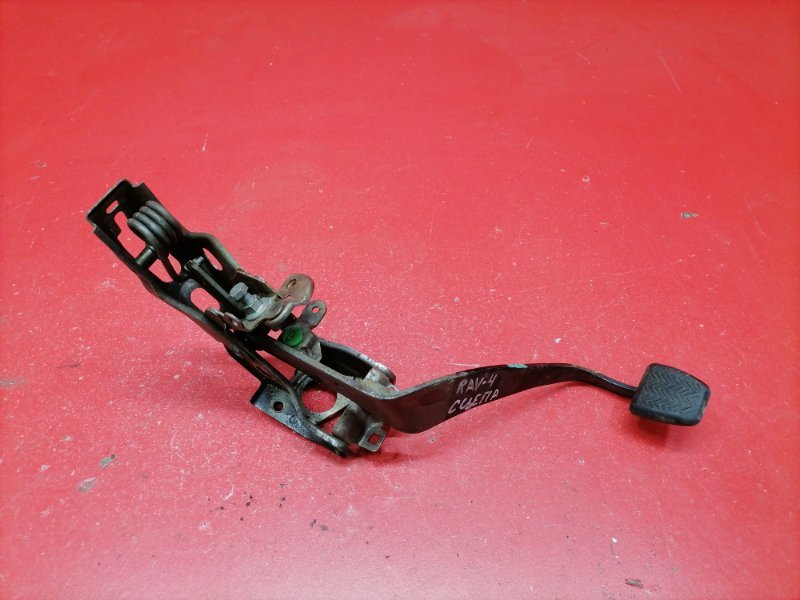 Педаль сцепления Toyota RAV4 ZSA35L 3ZR-FAE 2012 (б/у) Педаль сцепления Toyota RAV4 ZSA35L 3ZR-FAE 2012 (б/у)