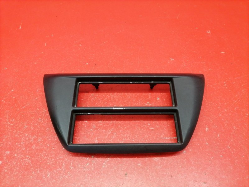 Рамка магнитолы Mitsubishi Lancer CS3A 4G18 2005 (б/у)