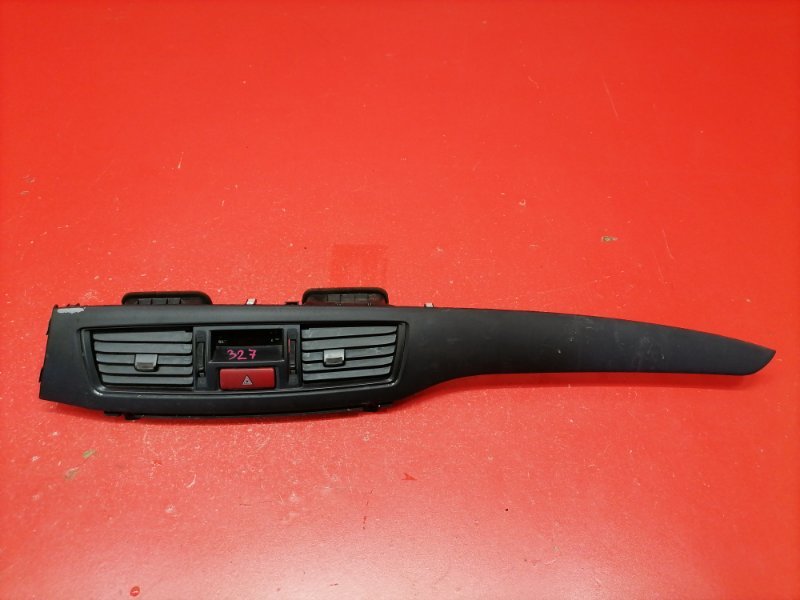 Накладка торпедо Mitsubishi Lancer CS3A 4G18 2005 (б/у)