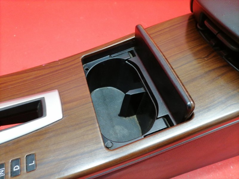 Консоль между сидений Nissan Teana J32 QR25DE 2010 (б/у) Консоль между сидений Nissan Teana J32 QR25DE 2010 (б/у)