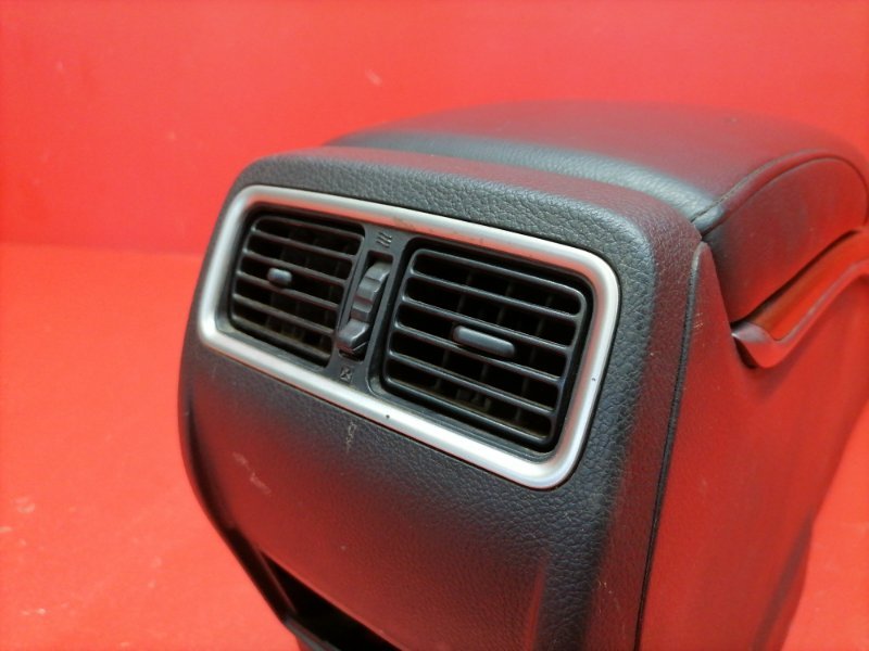 Консоль между сидений Nissan Teana J32 QR25DE 2010 (б/у) Консоль между сидений Nissan Teana J32 QR25DE 2010 (б/у)