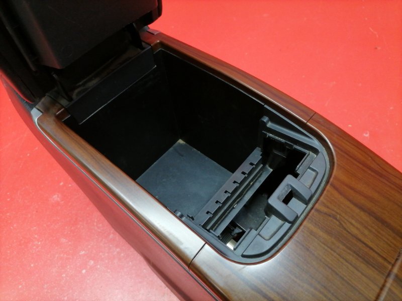 Консоль между сидений Nissan Teana J32 QR25DE 2010 (б/у) Консоль между сидений Nissan Teana J32 QR25DE 2010 (б/у)