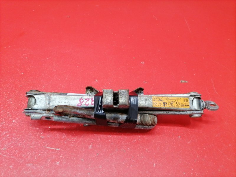 Домкрат Nissan Teana J32 QR25DE 2010 (б/у)