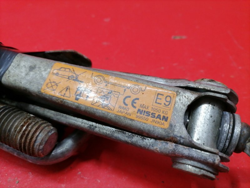Домкрат Nissan Teana J32 QR25DE 2010 (б/у) Домкрат Nissan Teana J32 QR25DE 2010 (б/у)