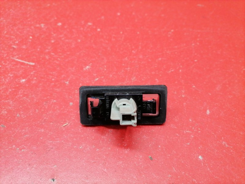 Плафон подсветки номера Nissan Teana J32 QR25DE 2010 (б/у) Плафон подсветки номера Nissan Teana J32 QR25DE 2010 (б/у)