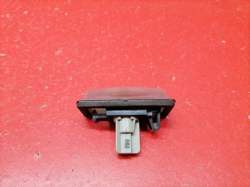 Плафон подсветки номера Nissan Teana J32 QR25DE 2010 (б/у) Плафон подсветки номера Nissan Teana J32 QR25DE 2010 (б/у)