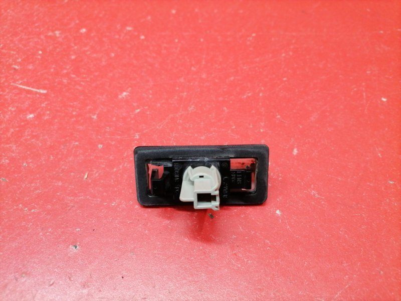 Плафон подсветки номера Nissan Teana J32 QR25DE 2010 (б/у) Плафон подсветки номера Nissan Teana J32 QR25DE 2010 (б/у)