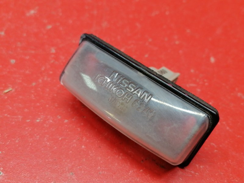Плафон подсветки номера Nissan Teana J32 QR25DE 2010 (б/у) Плафон подсветки номера Nissan Teana J32 QR25DE 2010 (б/у)