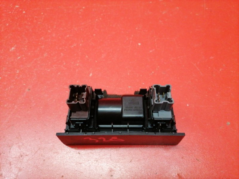Кнопка подогрева сидений Nissan Teana J32 QR25DE 2010 (б/у) Кнопка подогрева сидений Nissan Teana J32 QR25DE 2010 (б/у)