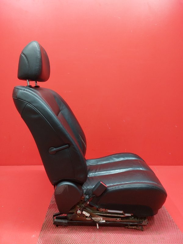 Сиденье Nissan Teana J32 QR25DE 2010 переднее левое (б/у) Сиденье Nissan Teana J32 QR25DE 2010 переднее левое (б/у)