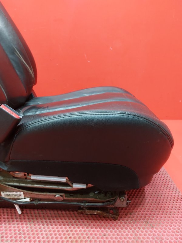 Сиденье Nissan Teana J32 QR25DE 2010 переднее левое (б/у) Сиденье Nissan Teana J32 QR25DE 2010 переднее левое (б/у)