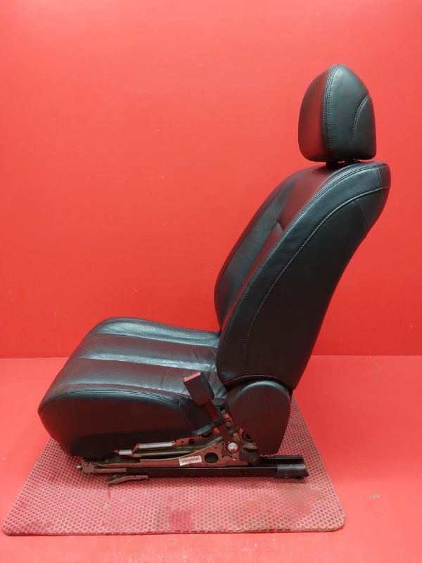 Сиденье Nissan Teana J32 QR25DE 2010 переднее правое (б/у) Сиденье Nissan Teana J32 QR25DE 2010 переднее правое (б/у)