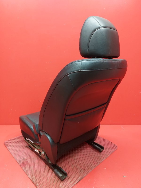 Сиденье Nissan Teana J32 QR25DE 2010 переднее правое (б/у) Сиденье Nissan Teana J32 QR25DE 2010 переднее правое (б/у)