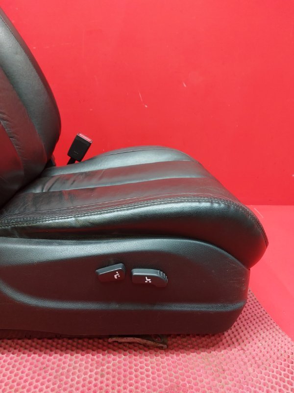 Сиденье Nissan Teana J32 QR25DE 2010 переднее правое (б/у) Сиденье Nissan Teana J32 QR25DE 2010 переднее правое (б/у)