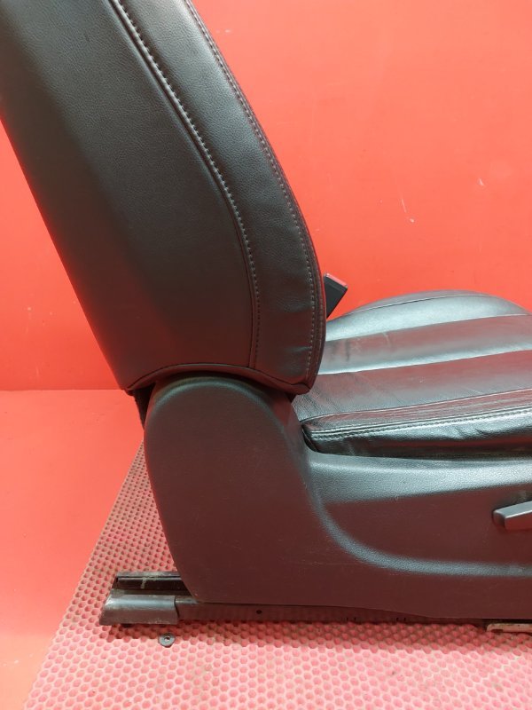 Сиденье Nissan Teana J32 QR25DE 2010 переднее правое (б/у) Сиденье Nissan Teana J32 QR25DE 2010 переднее правое (б/у)