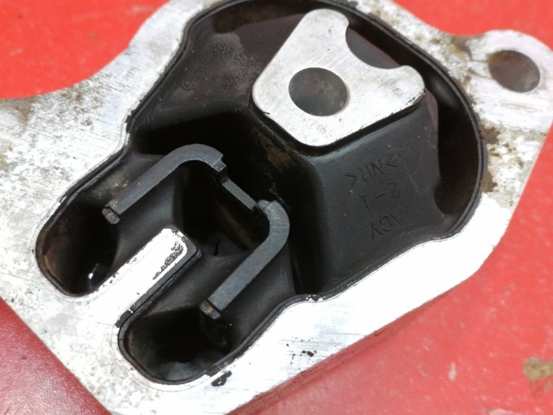 Подушка двигателя Nissan Teana J32 QR25DE 2010 задняя (б/у) Подушка двигателя Nissan Teana J32 QR25DE 2010 задняя (б/у)