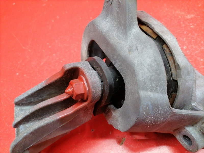 Подушка двигателя Nissan Teana J32 QR25DE 2010 правая (б/у) Подушка двигателя Nissan Teana J32 QR25DE 2010 правая (б/у)