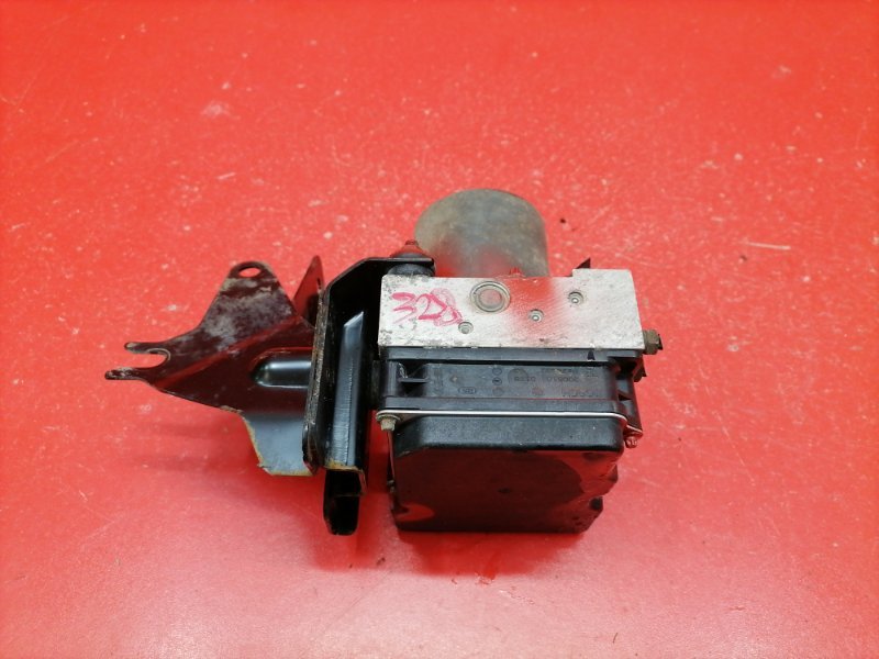Блок abs Nissan Teana J32 QR25DE 2010 (б/у) Блок abs Nissan Teana J32 QR25DE 2010 (б/у)