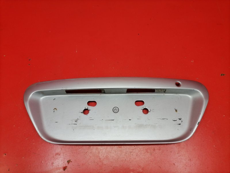 Накладка крышки багажника Mitsubishi Lancer CS3A 4G18 2005 (б/у)