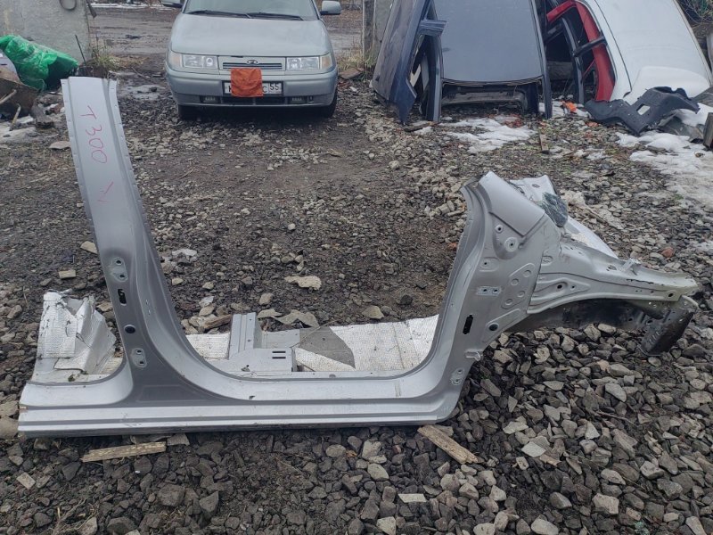 Порог со стойкой Chevrolet Aveo T300 F16D4 2013 правый (б/у)