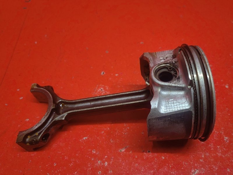 Поршень с шатуном Nissan Teana J32 QR25DE 2010 (б/у) Поршень с шатуном Nissan Teana J32 QR25DE 2010 (б/у)