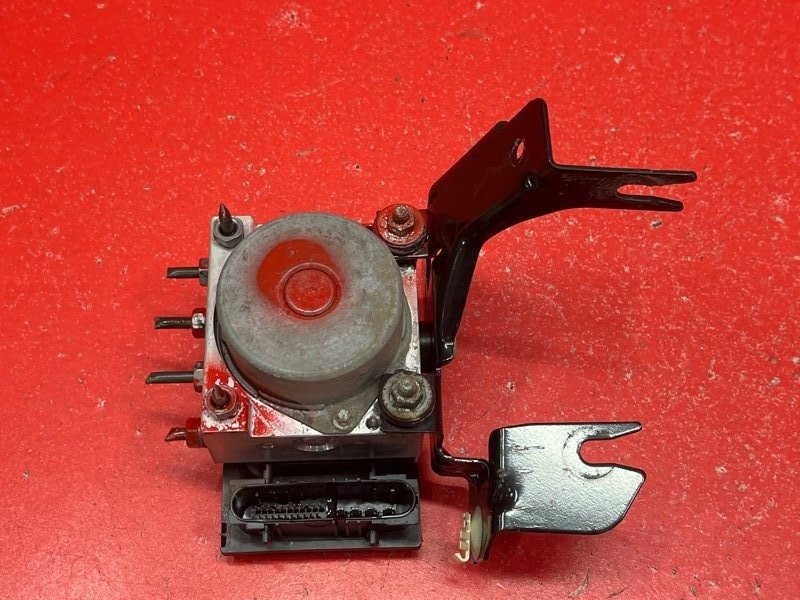 Блок abs Nissan Almera G15 K4M 2014 (б/у) Блок abs Nissan Almera G15 K4M 2014 (б/у)