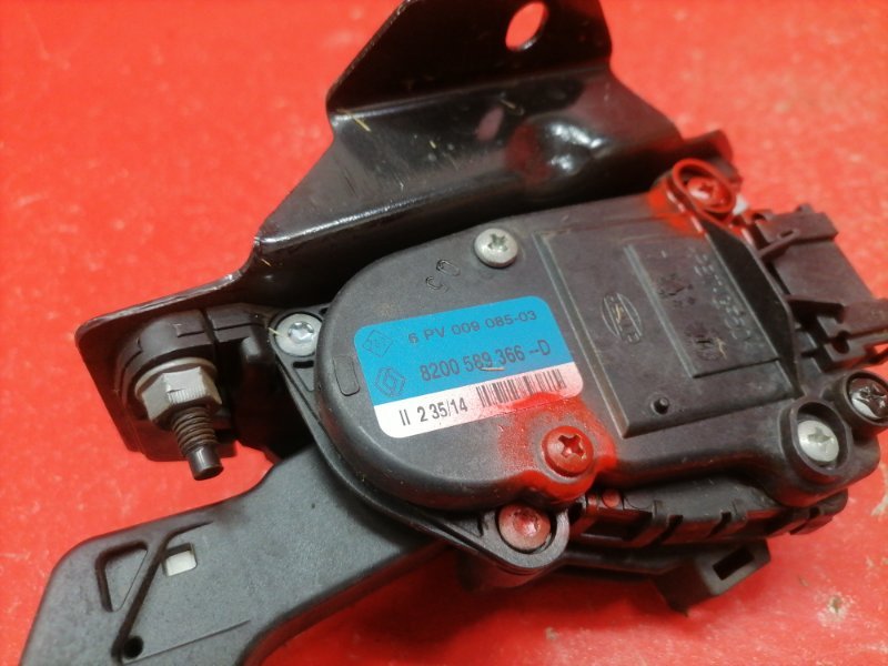 Педаль газа Nissan Almera G15 K4M 2014 (б/у) Педаль газа Nissan Almera G15 K4M 2014 (б/у)