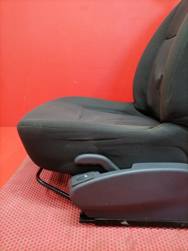 Сиденье Nissan Almera G15 K4M 2014 переднее левое (б/у) Сиденье Nissan Almera G15 K4M 2014 переднее левое (б/у)