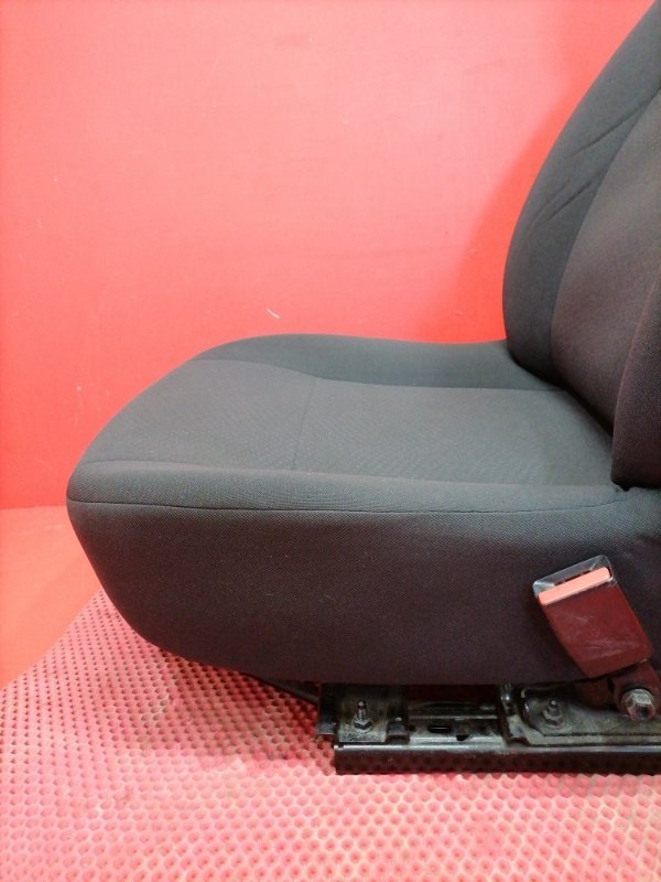 Сиденье Nissan Almera G15 K4M 2014 переднее правое (б/у) Сиденье Nissan Almera G15 K4M 2014 переднее правое (б/у)