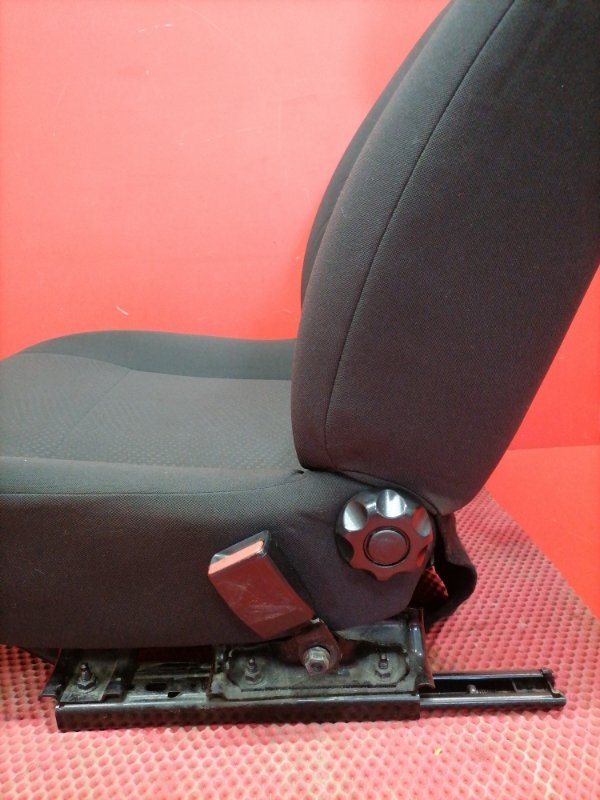 Сиденье Nissan Almera G15 K4M 2014 переднее правое (б/у) Сиденье Nissan Almera G15 K4M 2014 переднее правое (б/у)