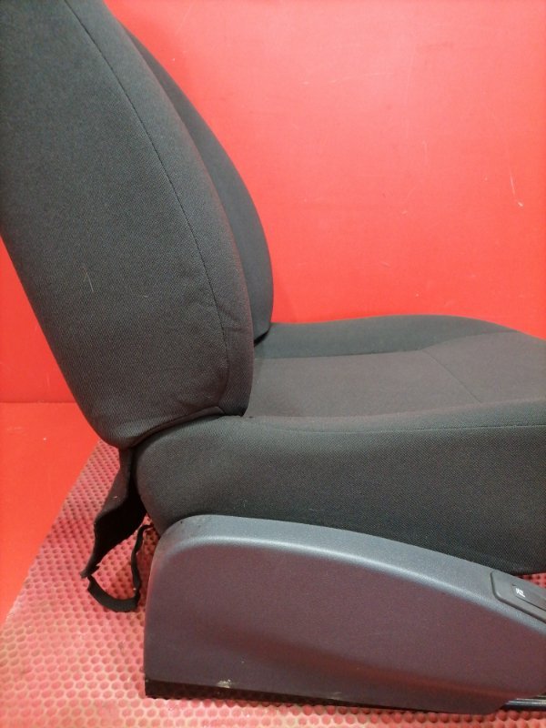Сиденье Nissan Almera G15 K4M 2014 переднее правое (б/у) Сиденье Nissan Almera G15 K4M 2014 переднее правое (б/у)