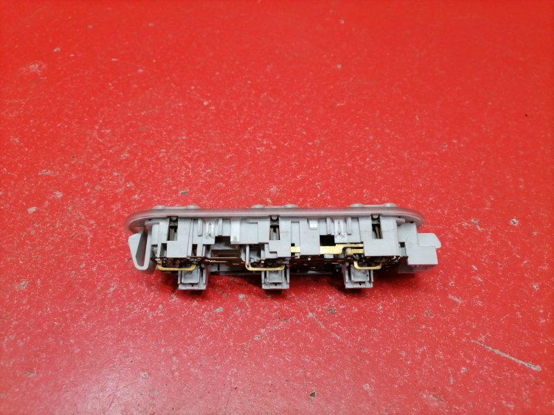 Плафон салонный Nissan Almera G15 K4M 2014 (б/у) Плафон салонный Nissan Almera G15 K4M 2014 (б/у)