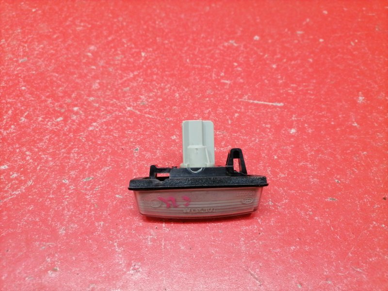 Фонарь подсветки номера Nissan Almera G15 K4M 2014 (б/у) Фонарь подсветки номера Nissan Almera G15 K4M 2014 (б/у)