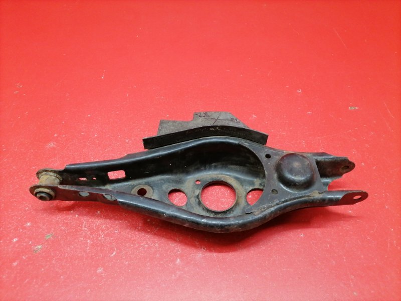 Рычаг подвески нижний Toyota RAV4 ZSA35L 3ZR-FAE 2012 задний правый (б/у)