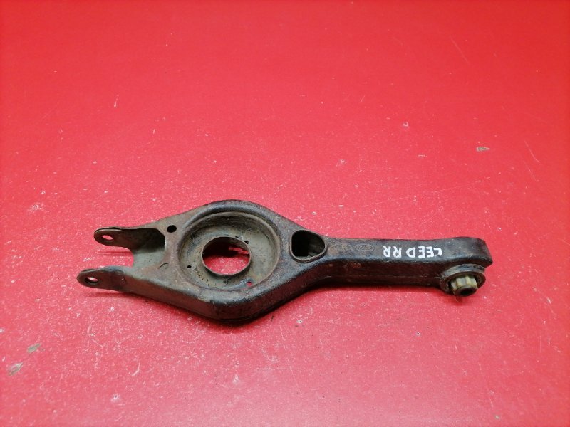 Рычаг подвески нижний Kia Ceed JD G4FG 2013 задний правый (б/у)