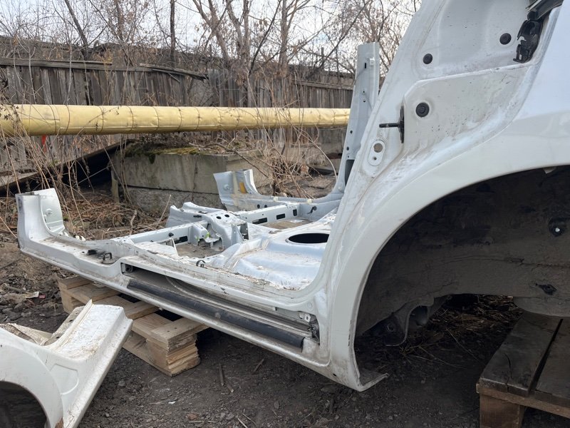 Порог кузова Toyota Isis ZGM10W 2ZR-FAE 2010 левый (б/у)