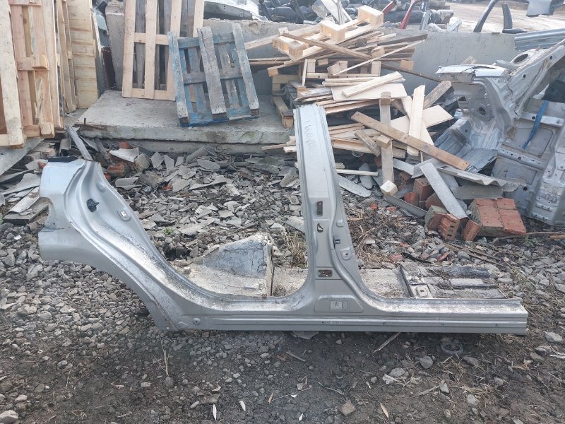 Порог со стойкой Nissan Almera G15 K4M 2013 правый (б/у)