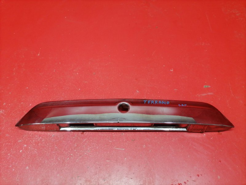 Накладка двери багажника Nissan Terrano D10 F4R 2015 (б/у)